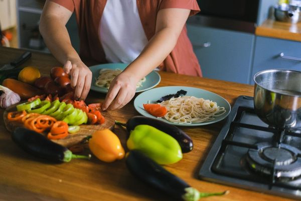 10 Secrets Incontournables pour Cuisiner des Repas Végétaliens Délicieux et Équilibrés qui Enchanteront Toute la Famille