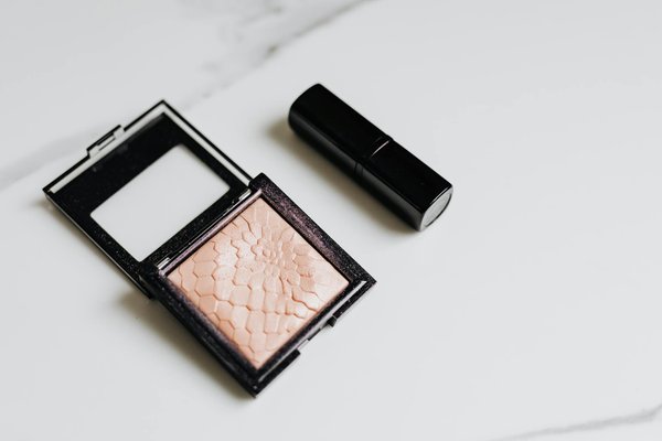 L'Art d'Acheter dans l'Univers du Luxe : Un Guide Complet