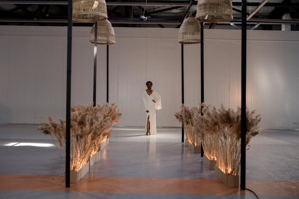 Créer une série de sweats personnalisés avec différents logos brodés pour étudiants