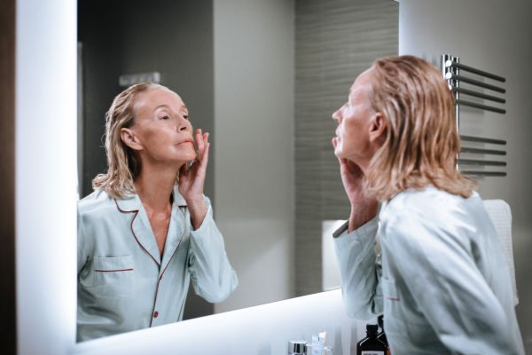 Découvrez les 5 Bienfaits Inattendus des Crèmes Anti-Âge à Ne Pas Manquer !
