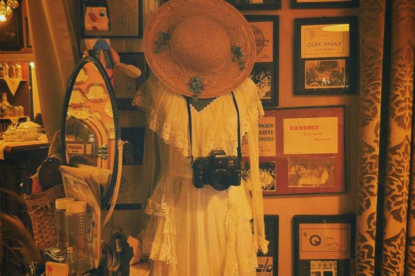 Vintage et Durabilité : La Mode Éco-Responsable qui Séduit